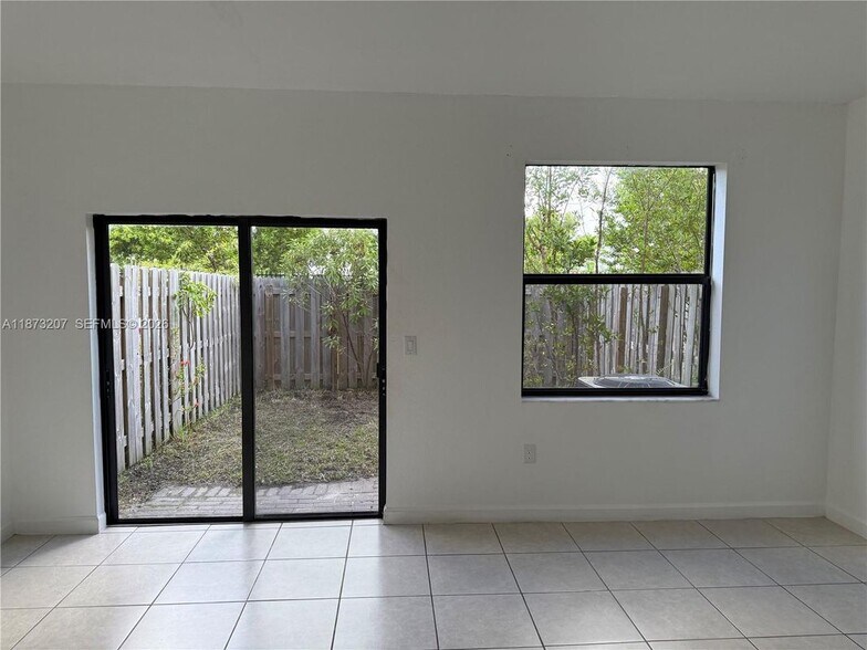 Building Photo - 607 NE 208th Terrace