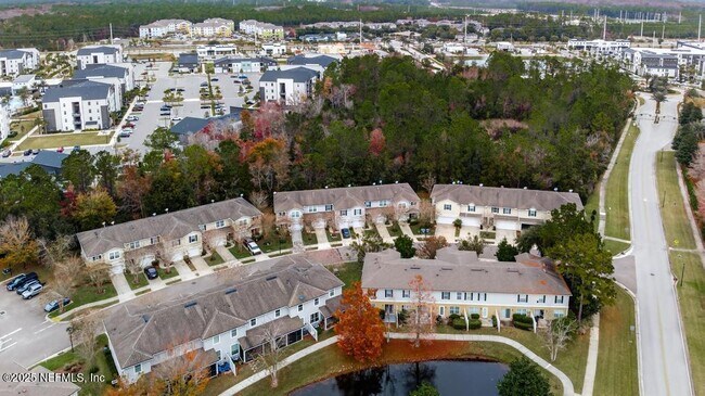 Building Photo - 411 Walnut Dr