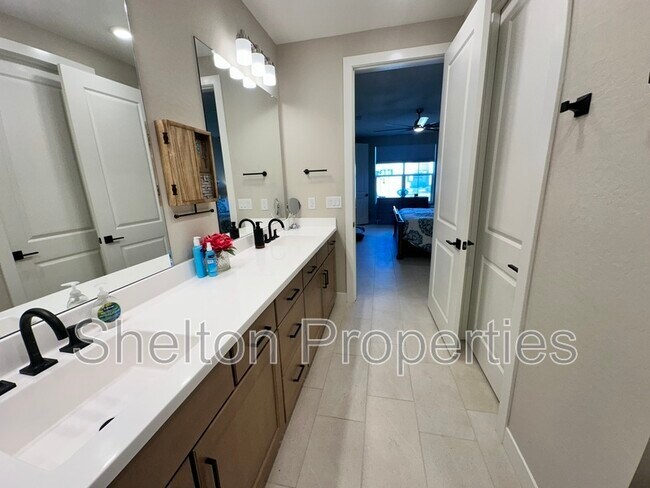 Building Photo - 11300 N Casa Dega Dr