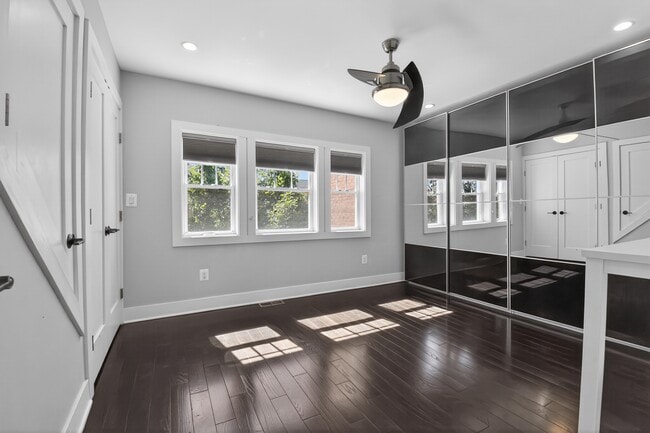 Building Photo - 847 20th St NE