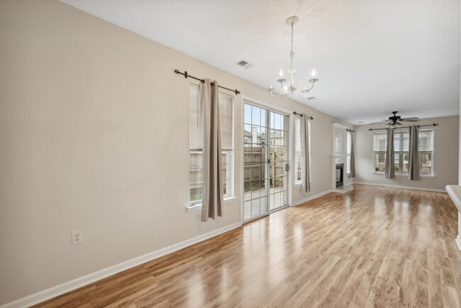 Building Photo - 2412 Wessington Dr