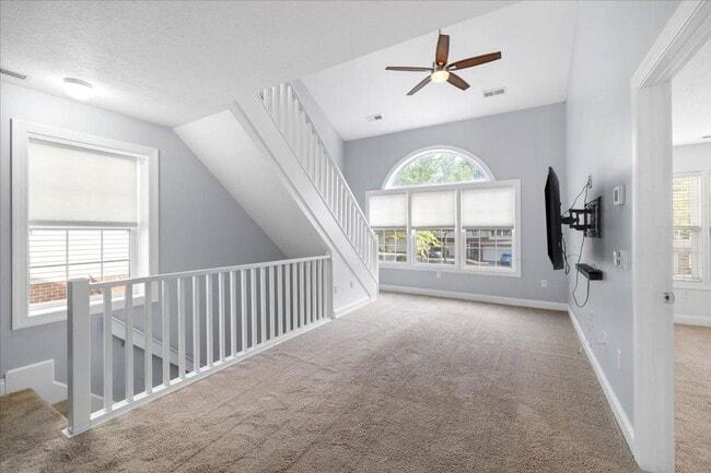 Building Photo - Modern Townhome in Prime Location - Christ...