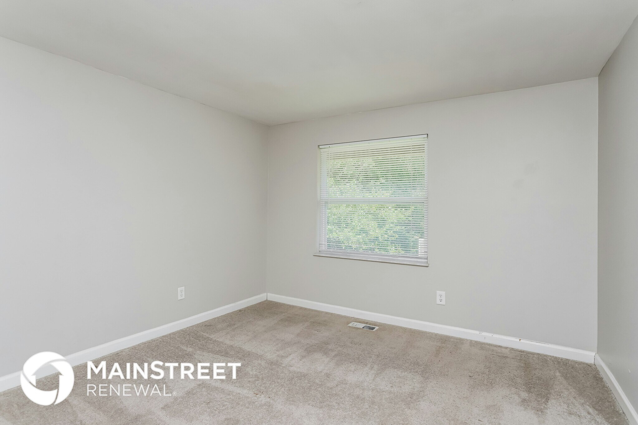 Building Photo - 448 Far Hill Dr