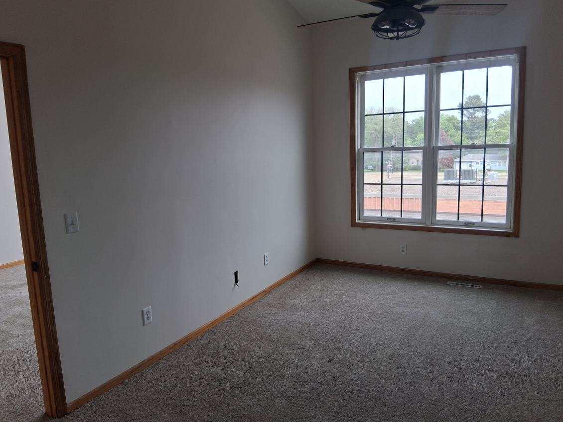 Building Photo - 112 Main St S