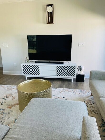 Building Photo - 111 Brody Way