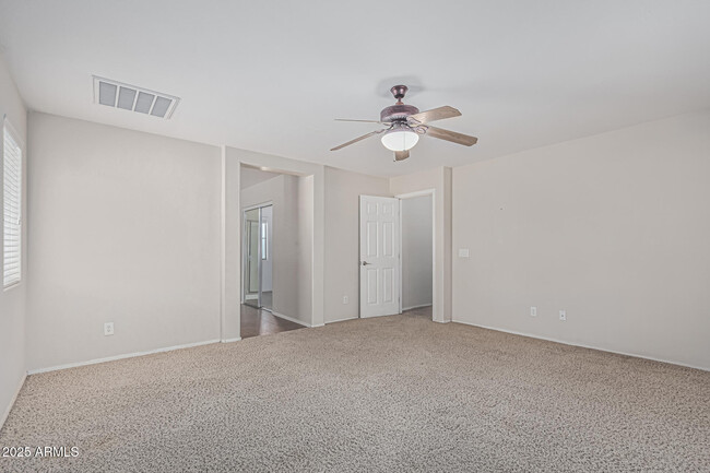 Building Photo - 1242 E Strawberry Dr