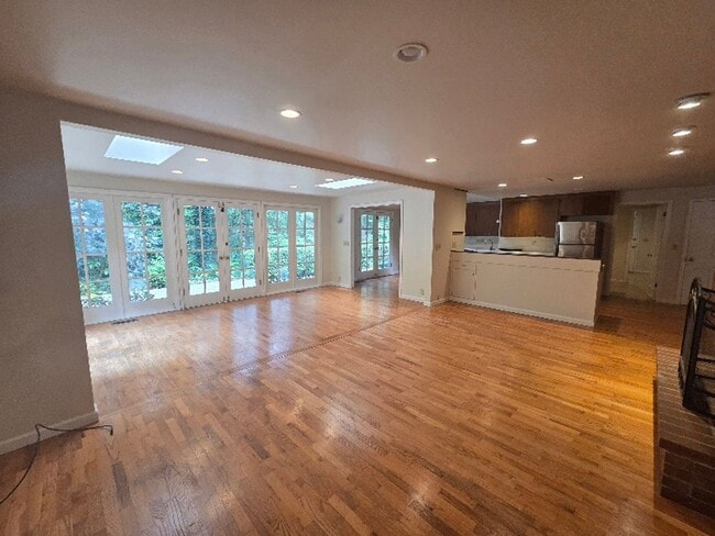 Building Photo - Private 4 Bedroom / 2.5 Bath Bridle Trails Acerage Property
