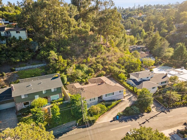 Building Photo - 2726 El Prado Rd