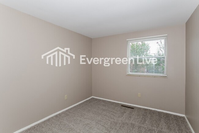 Building Photo - 5862 Brandt Pike