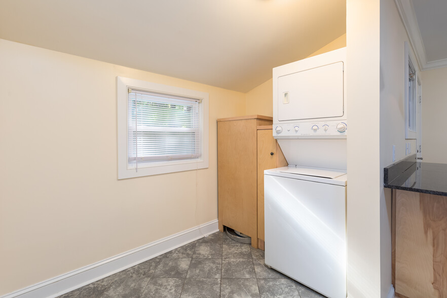 Washer/Dryer Hookups Available - 424 Howle Ave