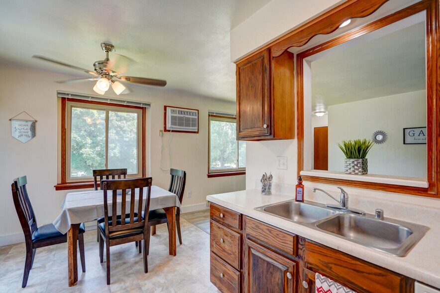 Photos are of mirror unit in the same building. Exact finishes may be different. - 42 Park Heights Court