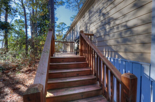 Building Photo - PRICE REDUCTION! SCHEDULE A TOUR TODAY!