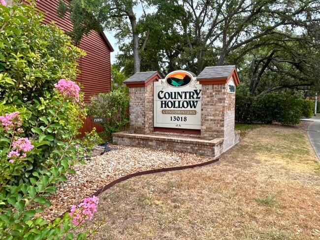 Building Photo - Move-In Special.  ½ off the first full month's rent with a 12 month lease