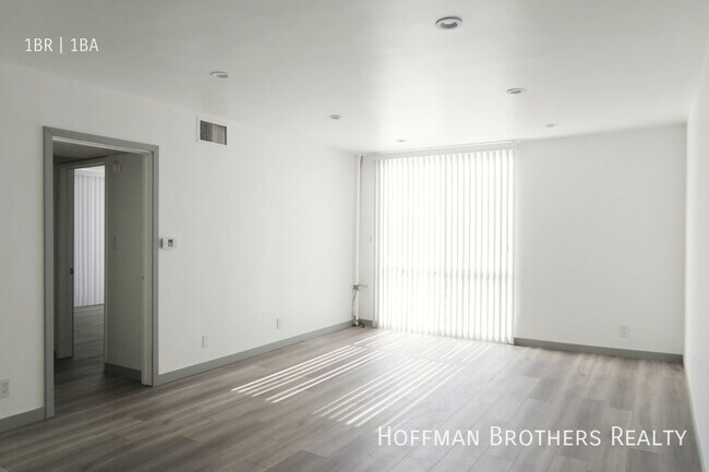 Building Photo - 1603 N Poinsettia Pl