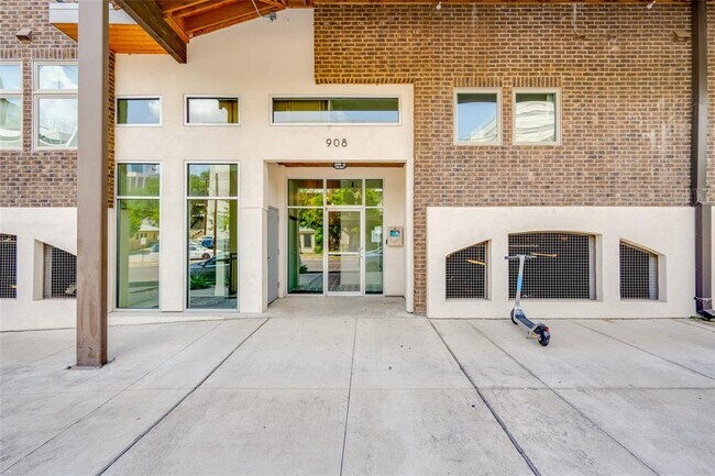 Building Photo - 908 Nueces St