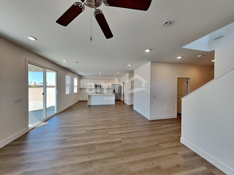 Building Photo - 9559 E Friedel Dr