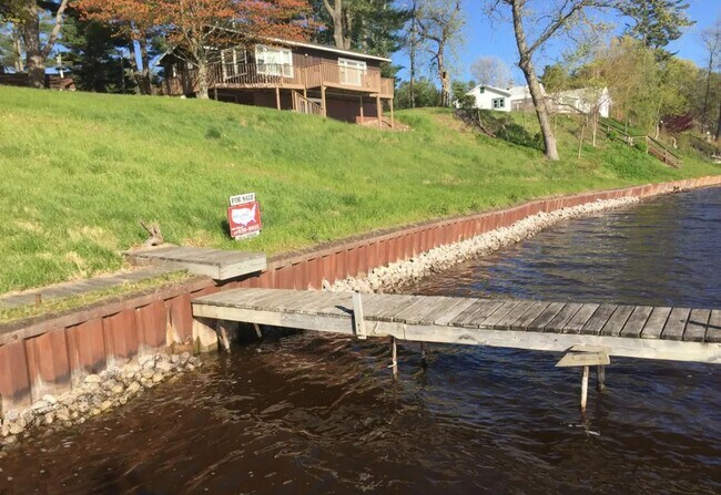 Building Photo - 3884 N West River Rd