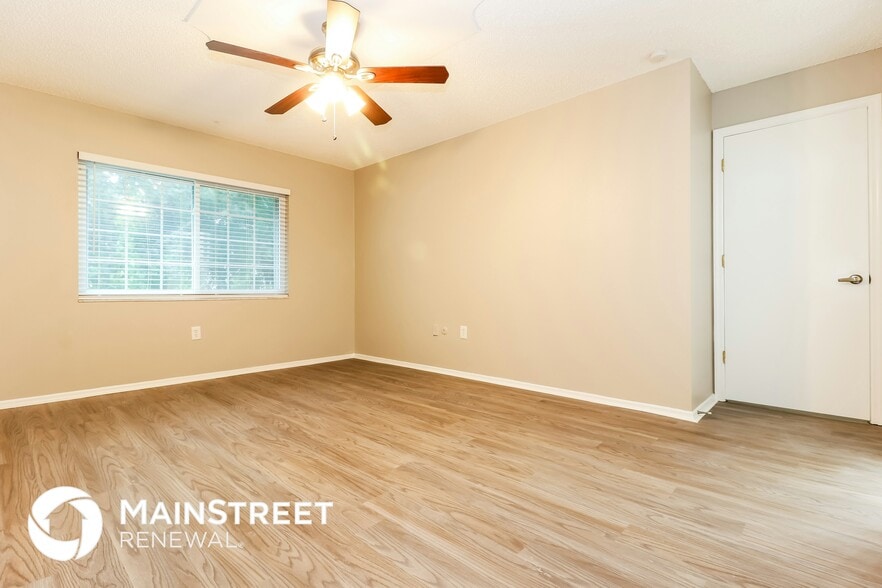 Building Photo - 10927 Livingston Dr