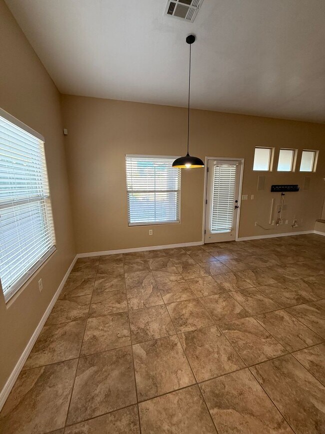 Building Photo - 2043 Villa Napoli Loop E