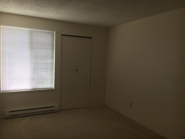 Building Photo - 3 Bedroom 1 & 3/4 Bath Condo in Desirable ...