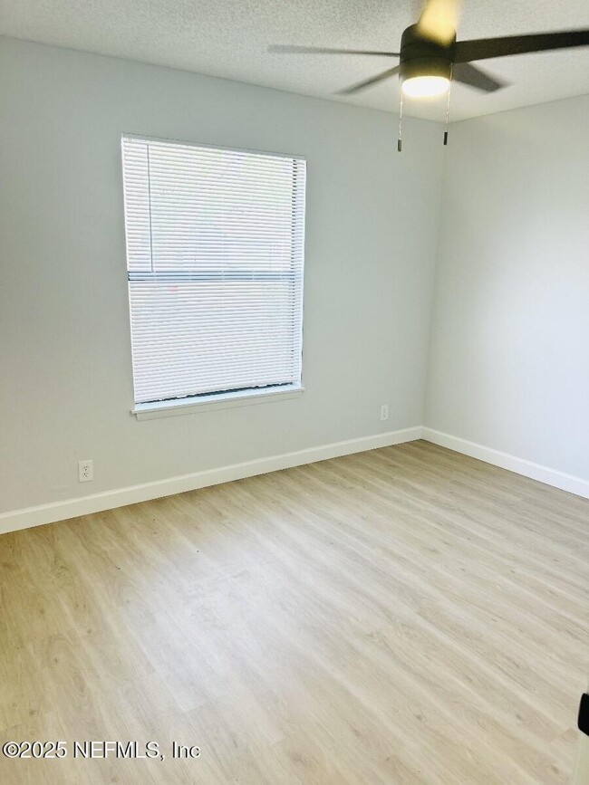 Building Photo - 10652 Meadowlea Dr