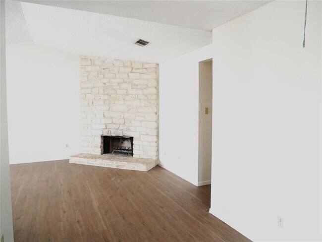 Building Photo - 2005 Old W Pl