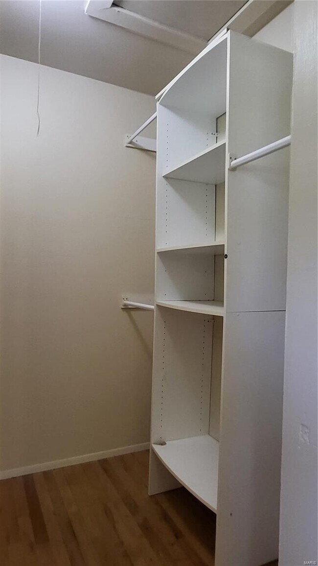 Building Photo - 447 Olian Dr