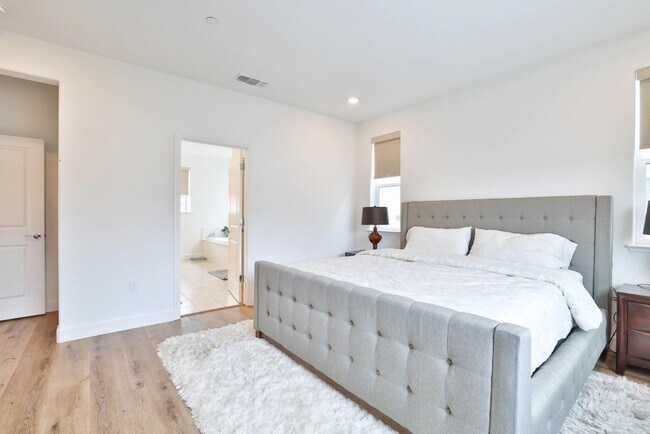 Building Photo - 2887 Penrose Ln