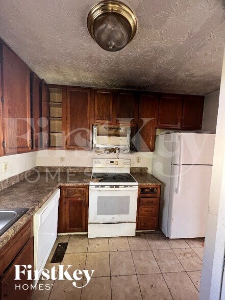 Building Photo - 4923 Autumn Cir