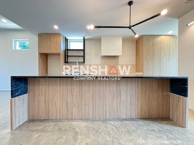 Building Photo - 38 Angelus St