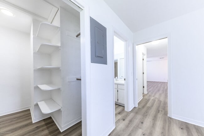 Building Photo - DRASTIC PRICE DROP!!  PRIME LOCATION