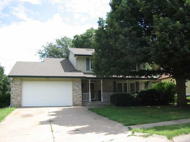 Primary Photo - 303 Pierce St