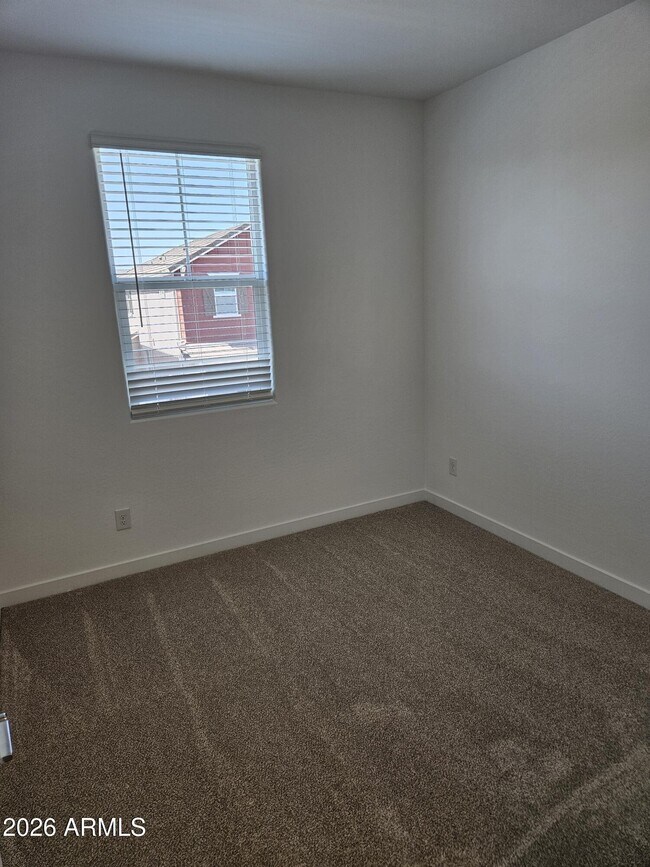Building Photo - 3353 S Primrose