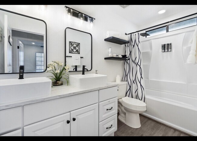 Building Photo - Fully Furnished Executive Rental in Las Ve...
