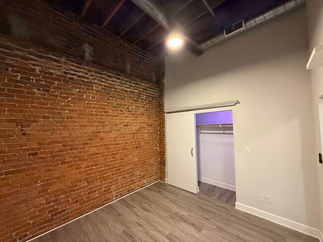 Building Photo - Bonnie Jean Flats