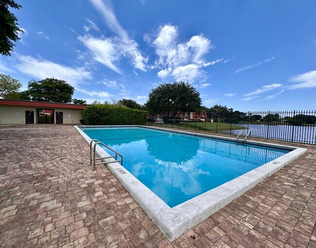 Building Photo - 3871 Victoria Dr