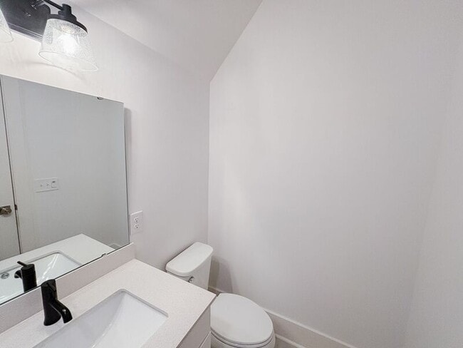 Building Photo - 16 Nats Ct