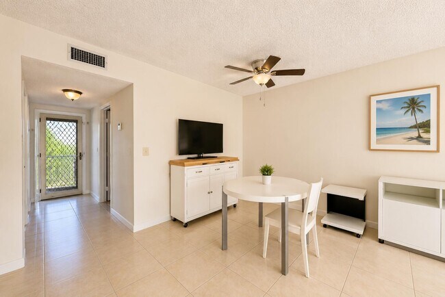Building Photo - 6700 Royal Palm Blvd