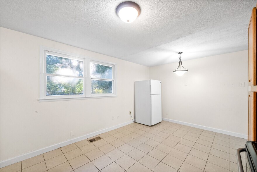 Building Photo - 1509 Nichols Dr