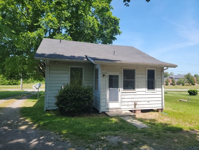 Building Photo - Charming 2-Bedroom Cottage for Rent in Han...