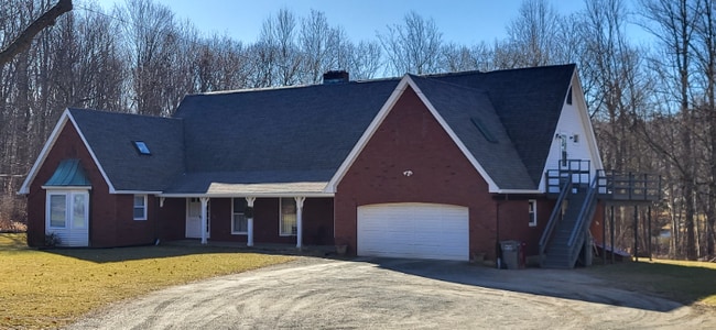 Building Photo - 105 Forest St