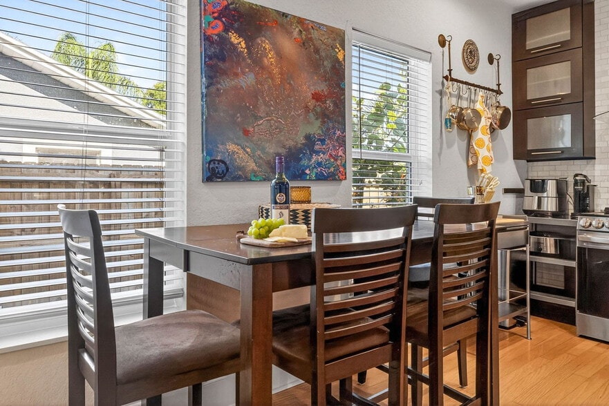 Building Photo - 2705 N Poplar Ave