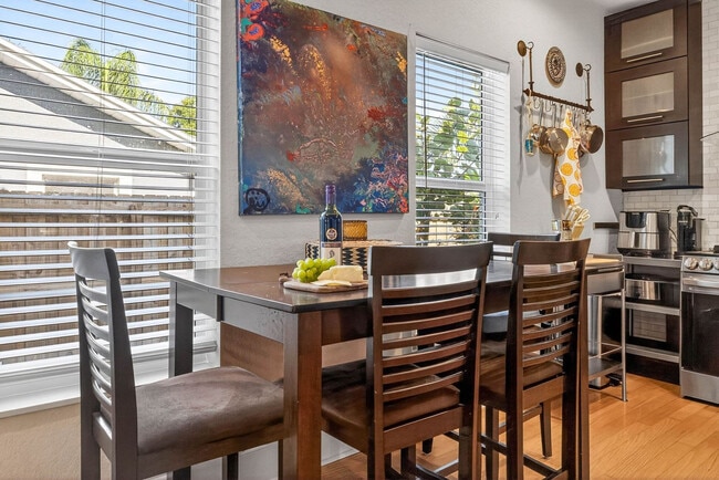 Building Photo - 2705 N Poplar Ave