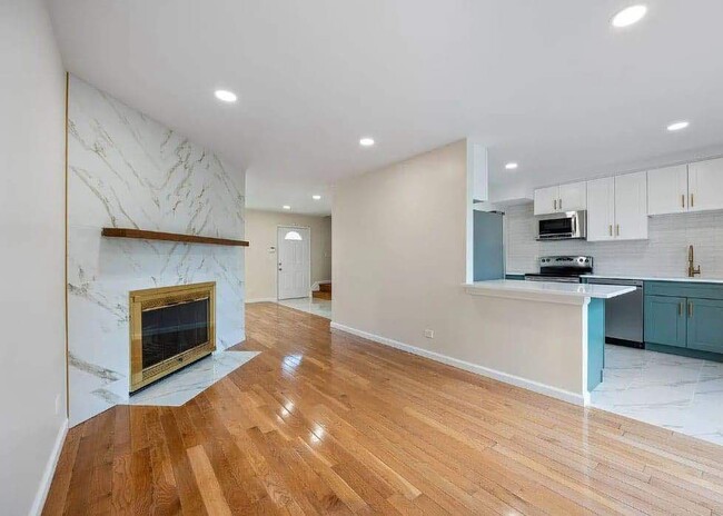 dinning room with open fire - 1032 Denham Pl