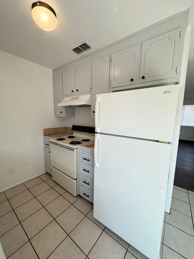 Building Photo - MO558