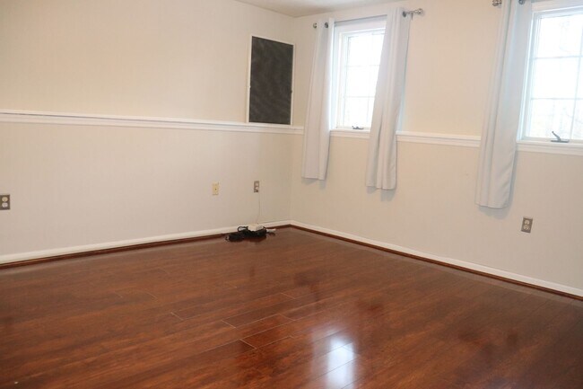 Building Photo - well-kept 2-bedroom, 2-bath condo