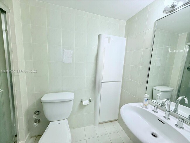 Building Photo - 3140 S Ocean Dr