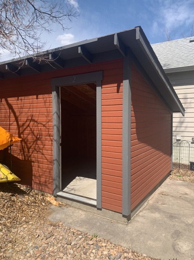 Building Photo - 135 N Sherwood St