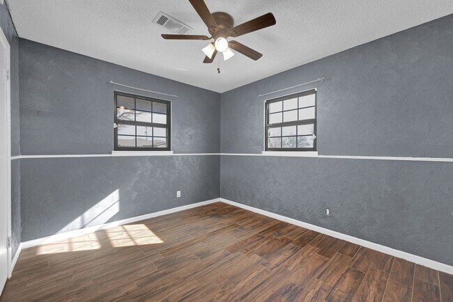 Building Photo - 2918 S Dallas St