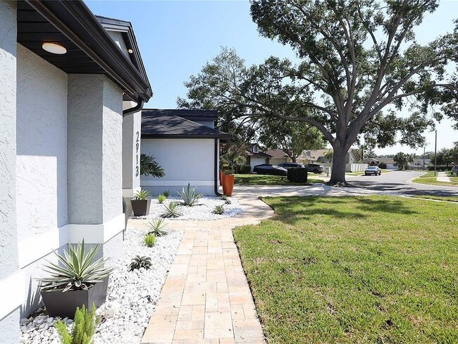 Building Photo - 2913 Eagle Lake Dr